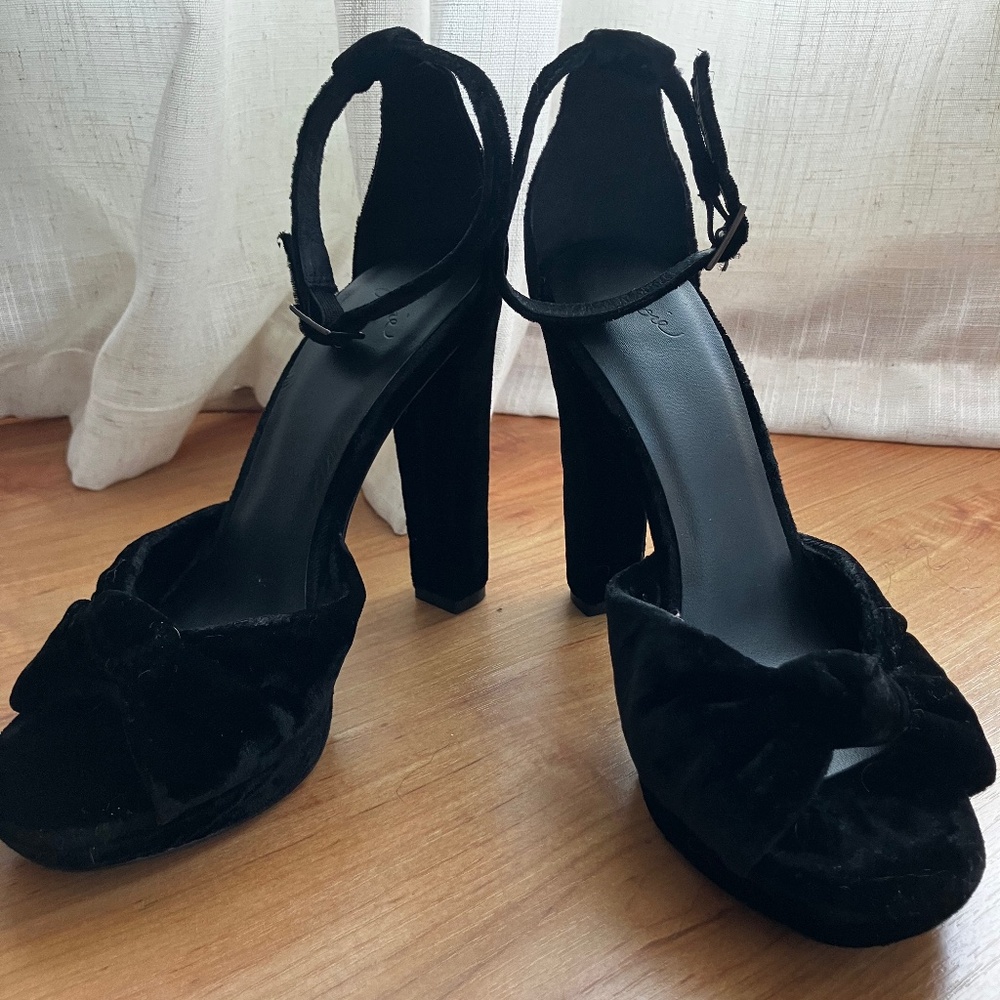 Joie size 7 black velvet platforms NWOT